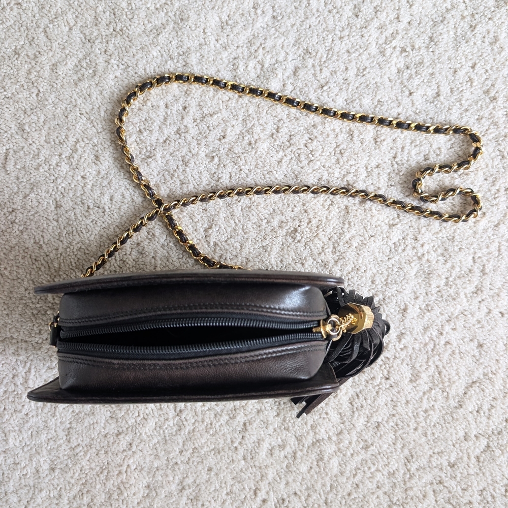 St. John Elegant Black Quilted Chain Bag - Picture 2 of 8